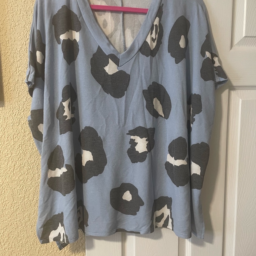 Light Blue V-Neck Short Sleeve Animal Spot Tee for sleep - Picture 1 of 5